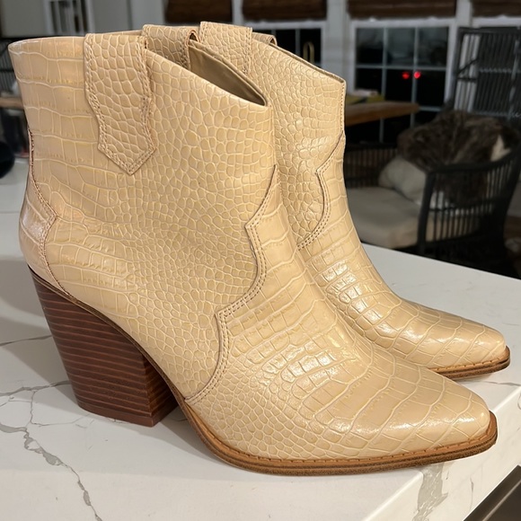 Chinese Laundry Bonnie Croc Print Tan Heeled Boots 10 - Picture 3 of 11